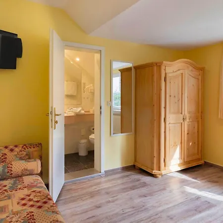 Tummelchen בית הארחה 3*