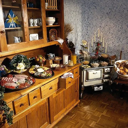 Tummelchen בית הארחה 3*